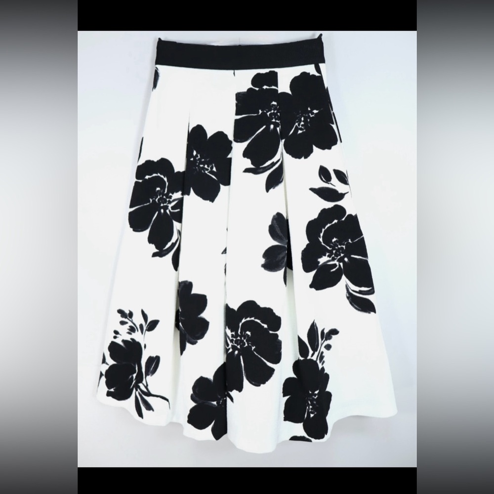 White House Black Market Black and White Floral A-Line Skirt